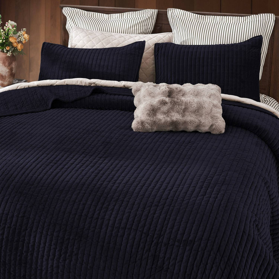 Wonderful 3-Piece Velvet Modern Stripe Quilt Set-Navy-Full/Queen-