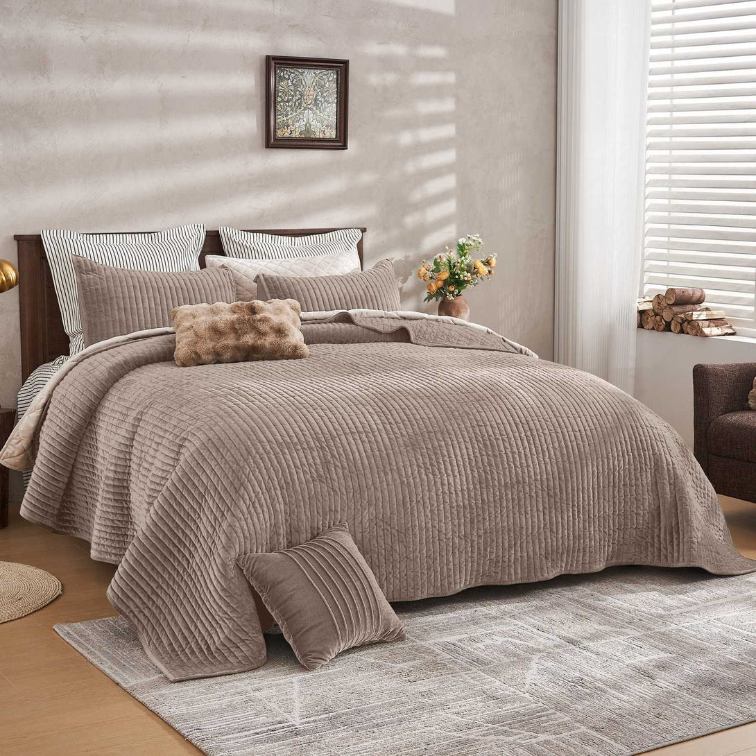 Wonderful 3-Piece Velvet Modern Stripe Quilt Set-