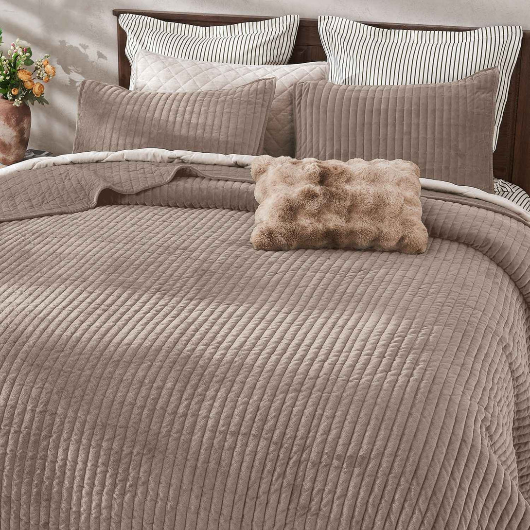 Wonderful 3-Piece Velvet Modern Stripe Quilt Set-Light Taupe-Full/Queen-